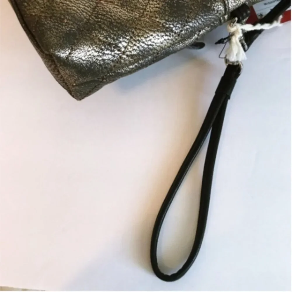 Mossimo Womens Faux Leather Quilted Gold Metallic Fold over Flap Crossbody bag - Picture 6 of 8